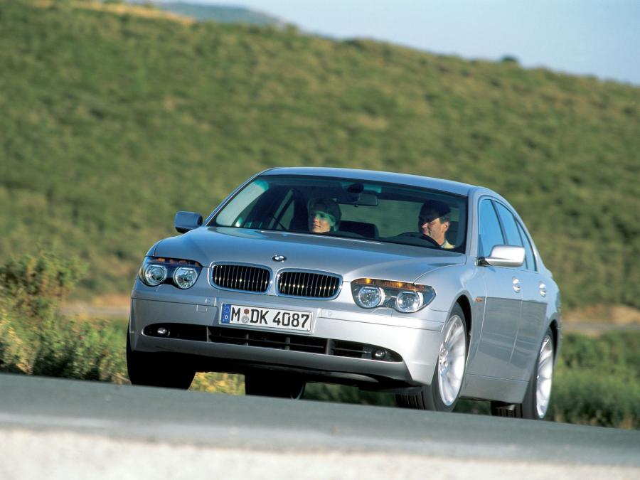 BMW 730i 2003 года  (фото 9 из 18)